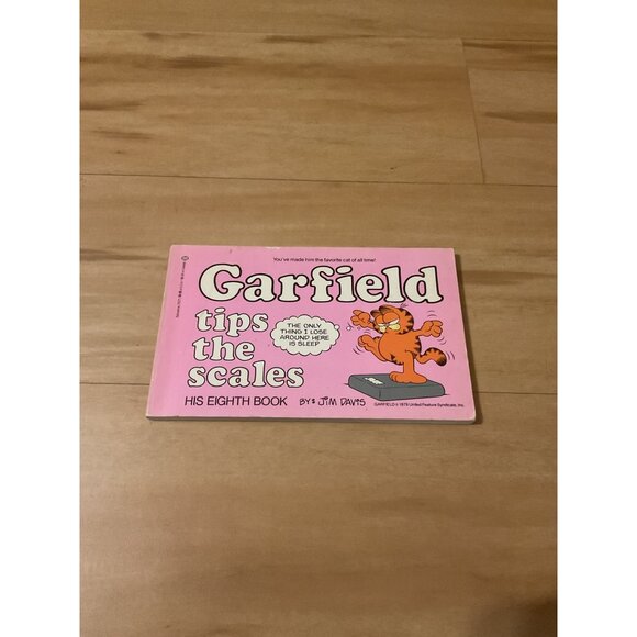 Garfield Tips The Scales By Jim Davis Paperback - Picture 1 of 3